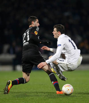 Football - Olympique Lyonnais v Tottenham Hotspur - UEFA