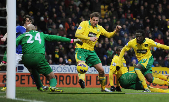 Football - Norwich City v Everton - Barclays Premier League