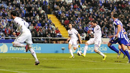 Gonzalo Higuain scoring Real Madrid victory goal  -