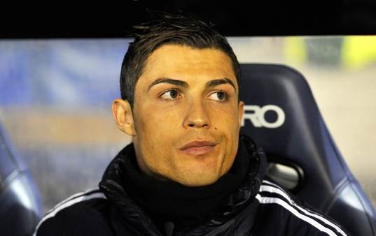 Cristiano Ronaldo in the bench befotre match -Deportivo La