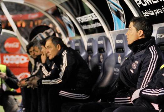Cristiano Ronaldo in the bench befotre match -Deportivo La