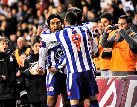Riki celebrating his goal with Abel Aguilar and Pizzi -