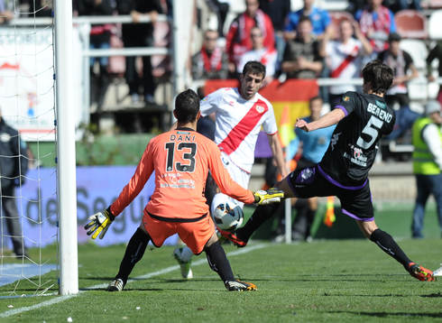 player Rayo Vallecano Midfield Trashorras (17)