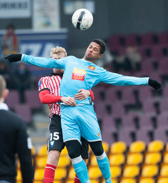 Filip Helander, Malmö, greppar en motståndare