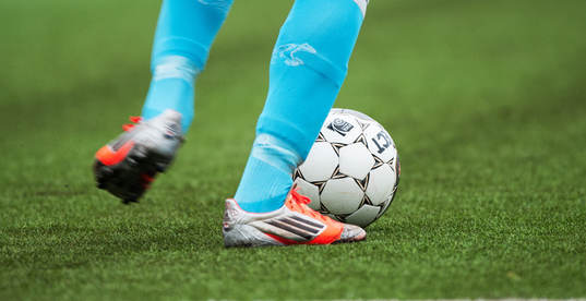 Konstgräs, fot, boll, fotbollsskor, Adidas