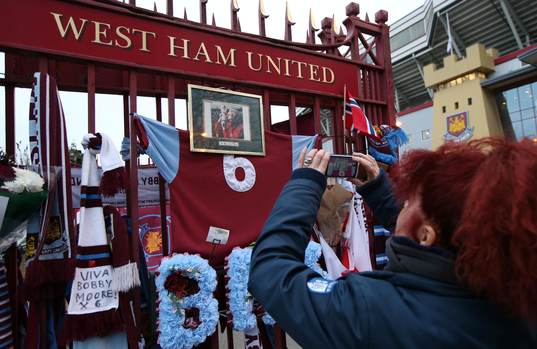 Football - West Ham United v Tottenham Hotspur - Barclays
