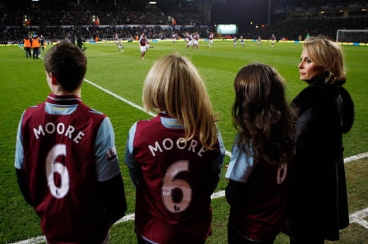 Football - West Ham United v Tottenham Hotspur - Barclays