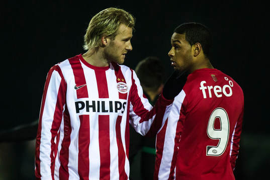 EINDHOVEN - Ola Toivonen speelt met de beloften tegen jong
