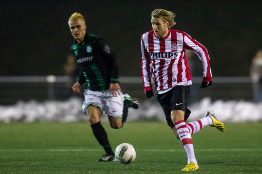 EINDHOVEN - Ola Toivonen speelt met de beloften tegen jong