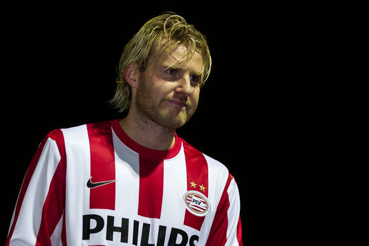 EINDHOVEN - Ola Toivonen speelt met de beloften tegen jong
