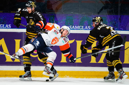 Kris Beech, AIK, stoppar Ryan Lasch, Växjö