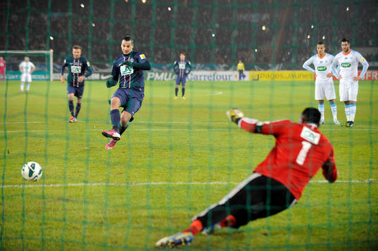 Penalty de Zlatan IBRAHIMOVIC - Steve MANDANDA - 27.02.2013