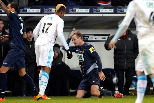 Altercation Jordan AYEW / David BECKHAM (se recoiffe) -
