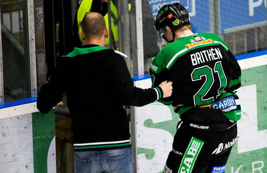 Ted Brithén, Rögle, skadar sig i ansiktet