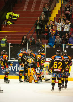 jubel bland Brynäs-spelarna