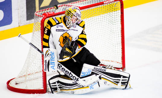 Markus Svensson, målvakt, Skellefteå, gör en