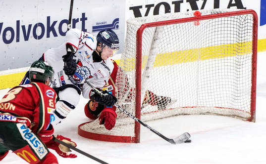 Carl Söderberg, Linköping, gör 2-4 i tom kasse