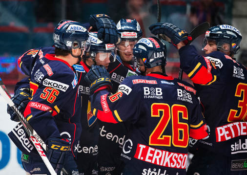 Jimmie Ölvestad, Djurgården, gratuleras till sitt 1-0-mål