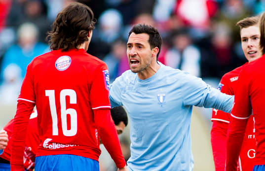 Matias Concha, Malmö FF, var inte sen med att ge sig in i