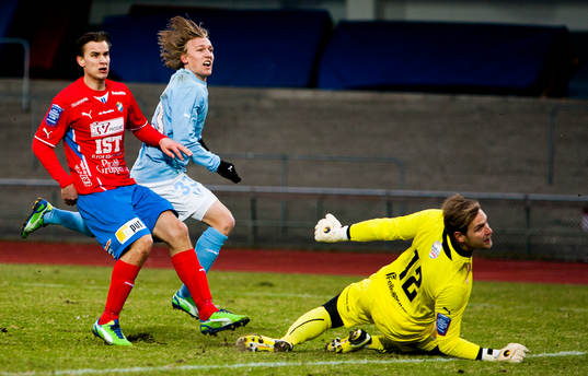 Emil Forsberg, Malmö FF, nära att göra mål bakom,