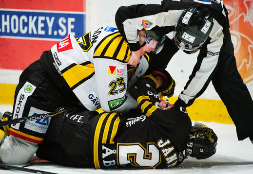 Robin Jacobsson, Brynäs, i bråk med Mattias