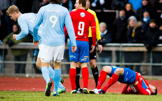 Denis Velic, Öster IF, ligger och har ont i ryggen