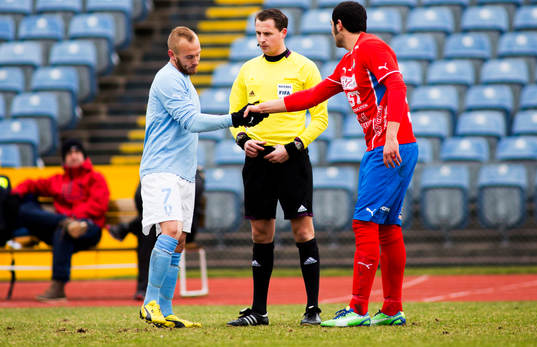 Andreas Ekberg, domare, ger, Magnus Eriksson, Malmö FF,