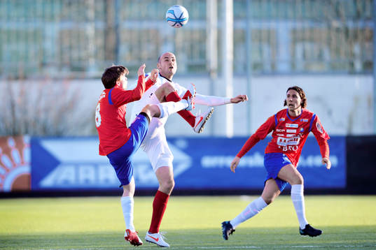 Dinko Felic, Syrianska i kamp om bollen med Johan Lundgren,