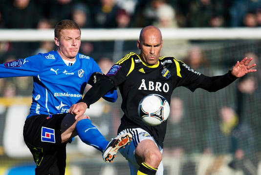 Gudjon Baldvinsson, Halmstad, och Daniel Majstorovic, AIK,