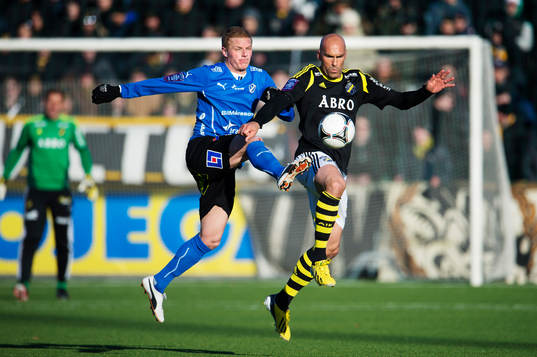 Gudjon Baldvinsson, Halmstad, och Daniel Majstorovic, AIK,