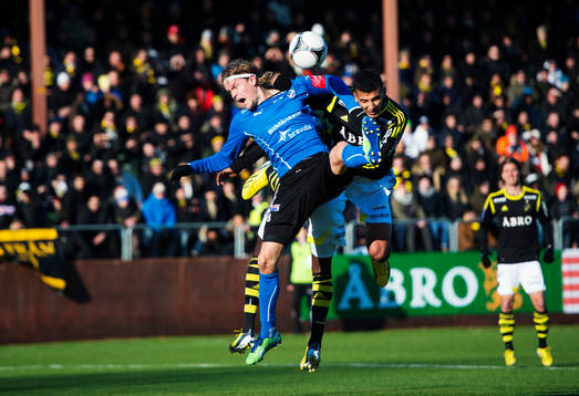 Kristoffer Fagercrantz, Halmstad, kämpar mot Nabil Bahoui,