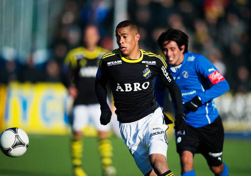 Robin Quaison, AIK, jagar bollen
