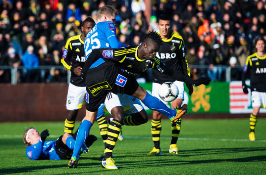 Kwame Amponsah Karikari, AIK, kämpar mot Richard Magyar,