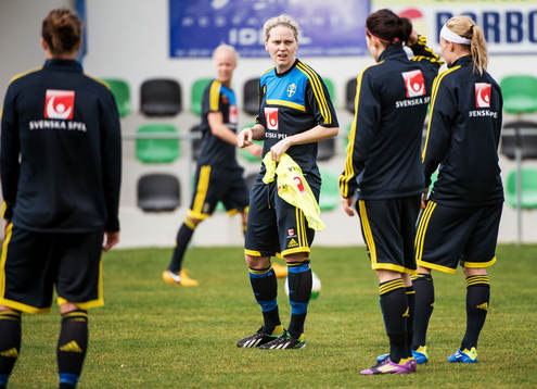 Lisa Dahlkvist, Sverige