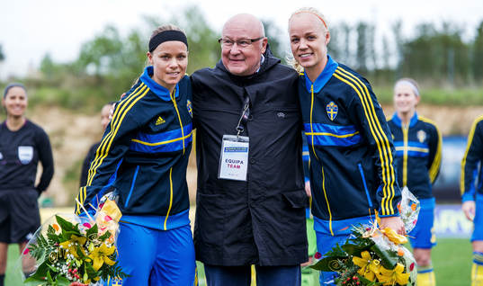 Sara Thunebro och Caroline Seger, gör sin 100:e landskamp.