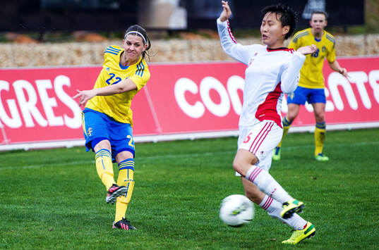 Olivia Schough, Sverige, debuterar i landslaget