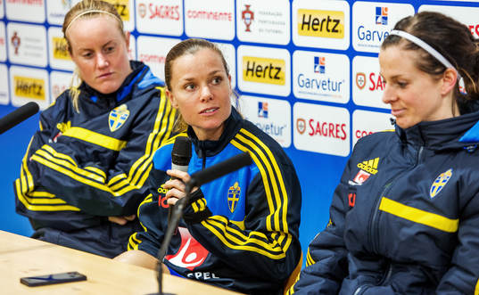 Kristin Hammarström, målvakt, Sara Thunebro och Lotta