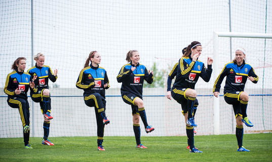 Jessica Samuelsson, Marie Hammarström, Kosovare Asllani,