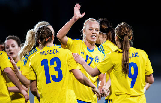 Caroline Seger, Sverige, firar med laget