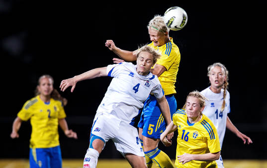 Nilla Fischer, Sverige, i nickduell med Edda Gardarsdottir,