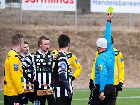Linus Malmkvist, Landskrona, gul kort