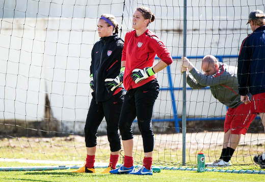 Ashlyn Harris, målvakt, och Nicole Barnhart, målvakt, USA