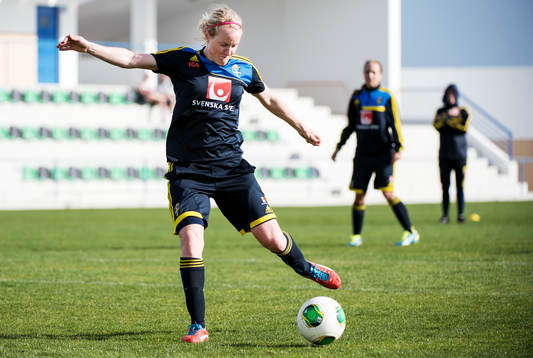 Marie Hammarström, Sverige, laddar för skott