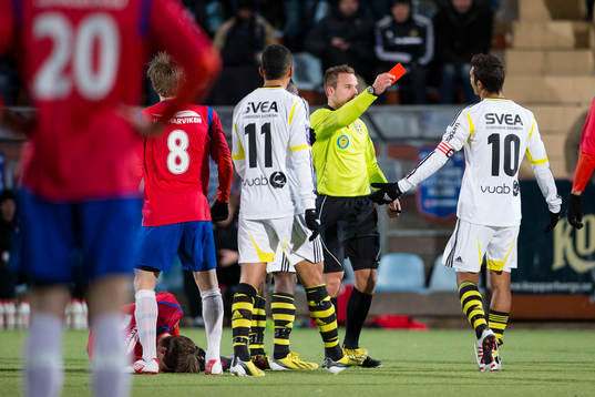 Celso Borges, AIK får rött kort