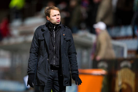 Andreas Alm, tränare AIK lämnar planen