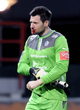Halmstads målvakt nr 1 Stojan Lukic skadad