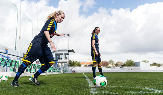 Lisa Dahlkvist, Sverige, tar sats för att lägga en