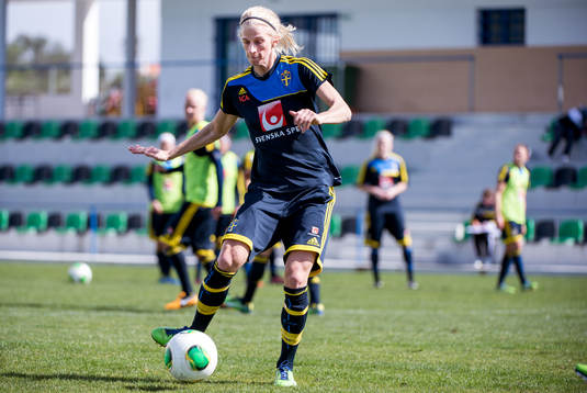 Sofia Jakobsson, Sverige, skjuter mot mål