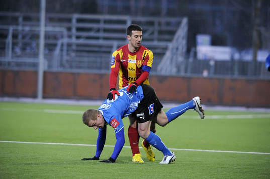 Syrianska nr 2 Suleyman Sleyman och Halmstads nr 9 Gudjón