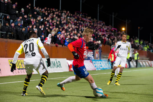 Sebastian Ohlsson, Örgryte dribblar bort Ibrahim Moro, AIK